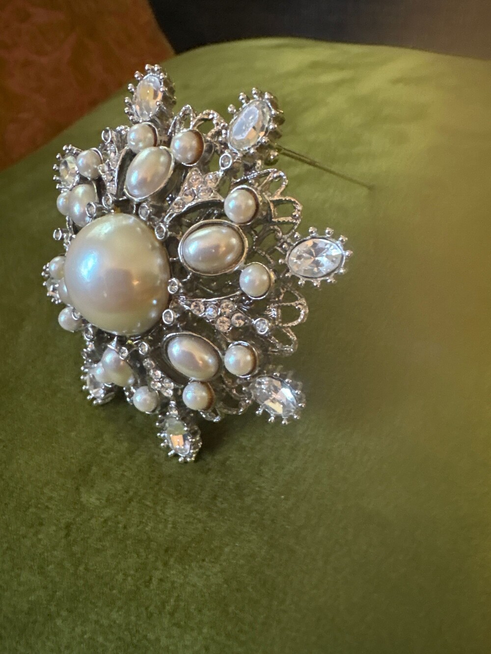 Vintage Silver Tone Pearl Rhinestone Brooch Pin Floral Design